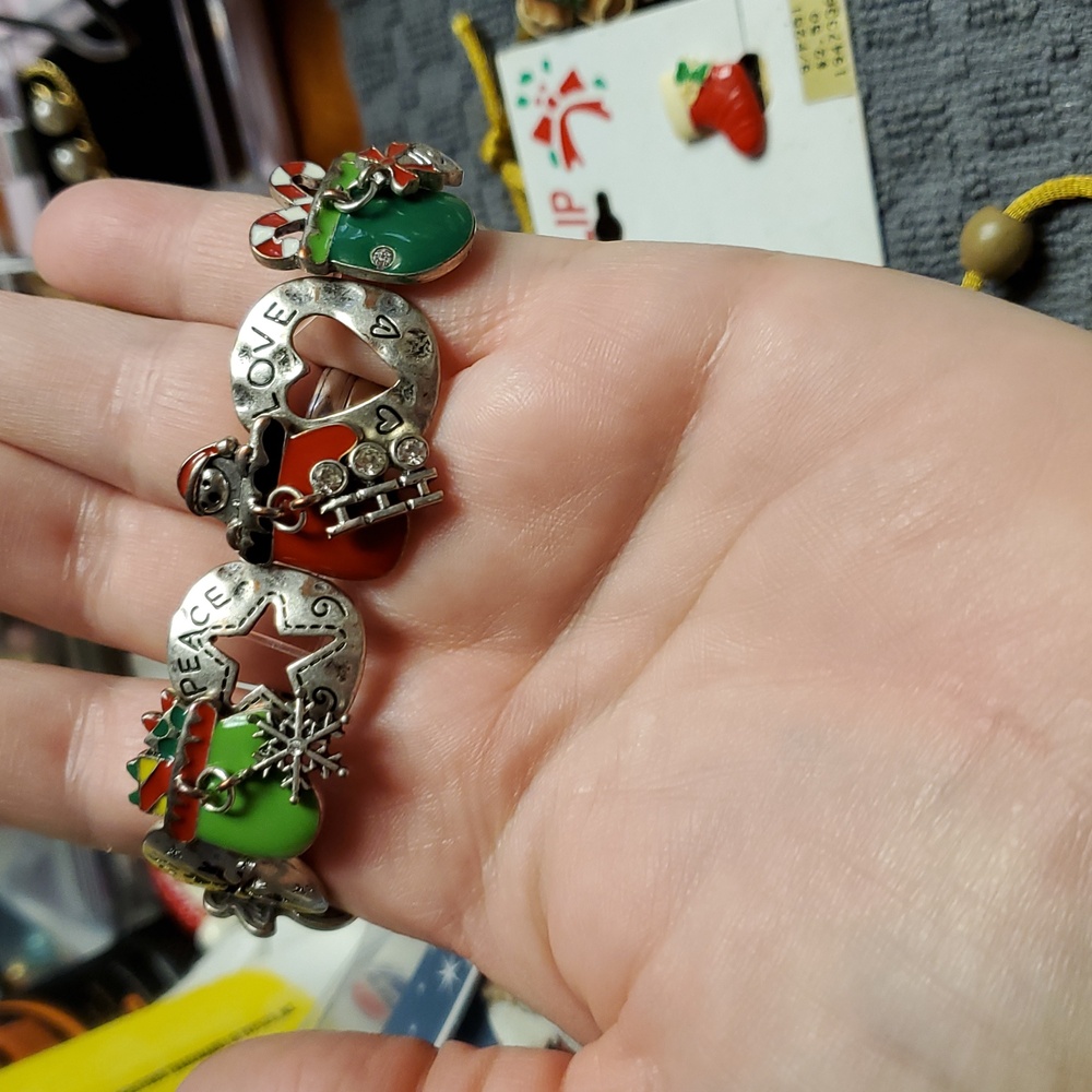 Christmas Jewelry 7 Pc Bundle. Santa Theme Earrings Bracelet Pin Necklace Vintag - Picture 12 of 13
